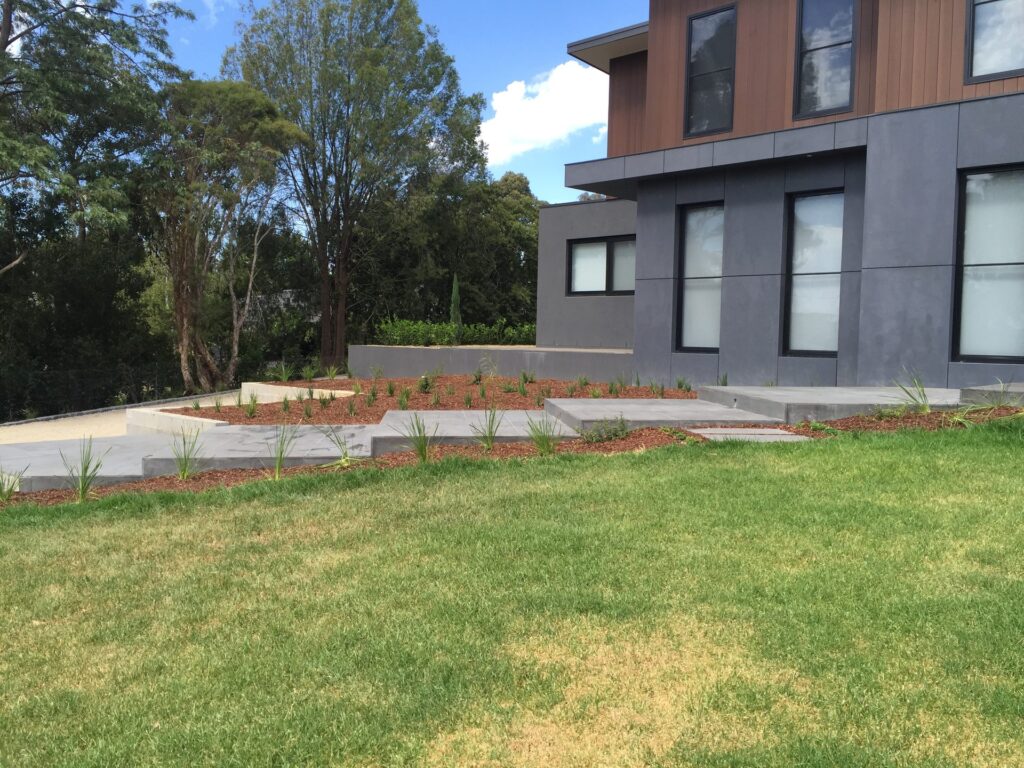 Front lawn in Park Orchards by InEx Lifestyle Design landscapers