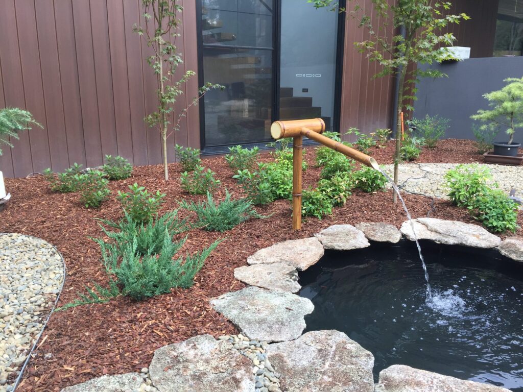 Japanese garden water feature in Park Orchards by InEx Lifestyle Design landscapers