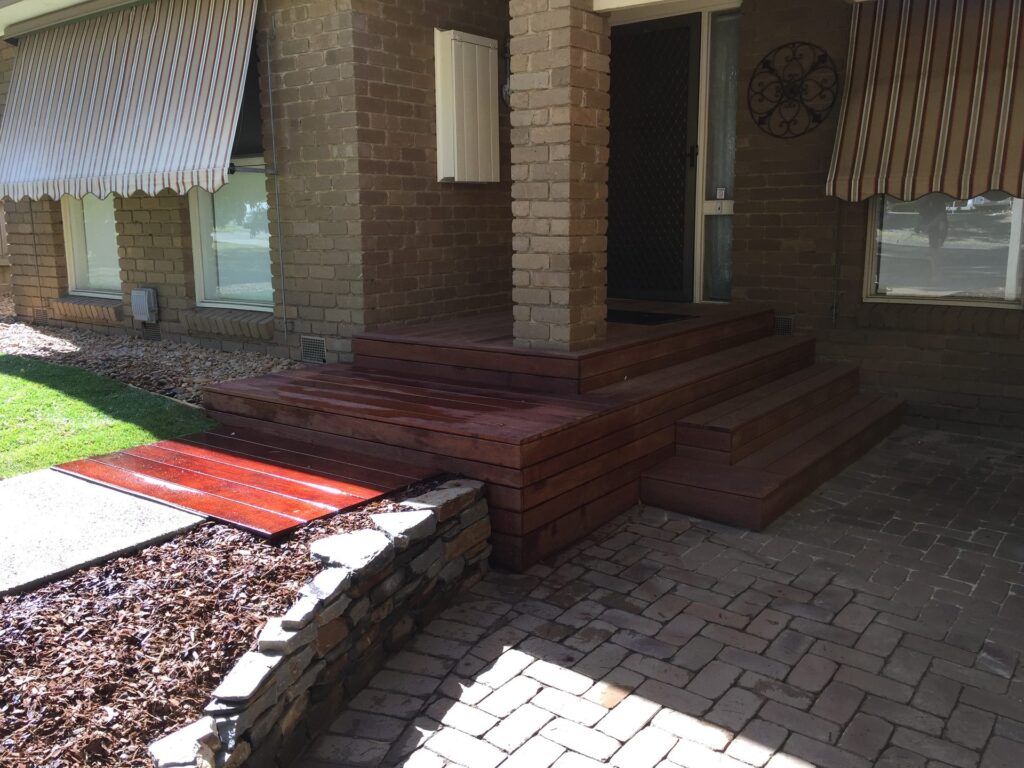 Merbau deck steps in Wantirna by InEx Lifestyle Design landscapers