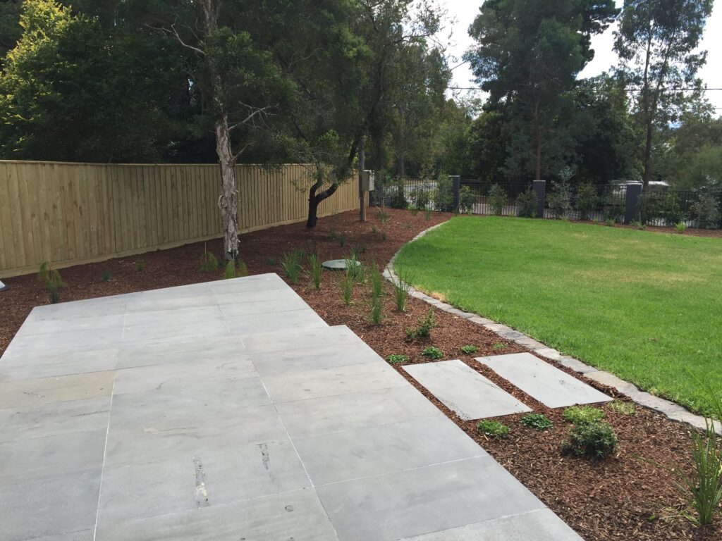 Porcelain paving entry path in Park Orchards by InEx Lifestyle Design landscapers
