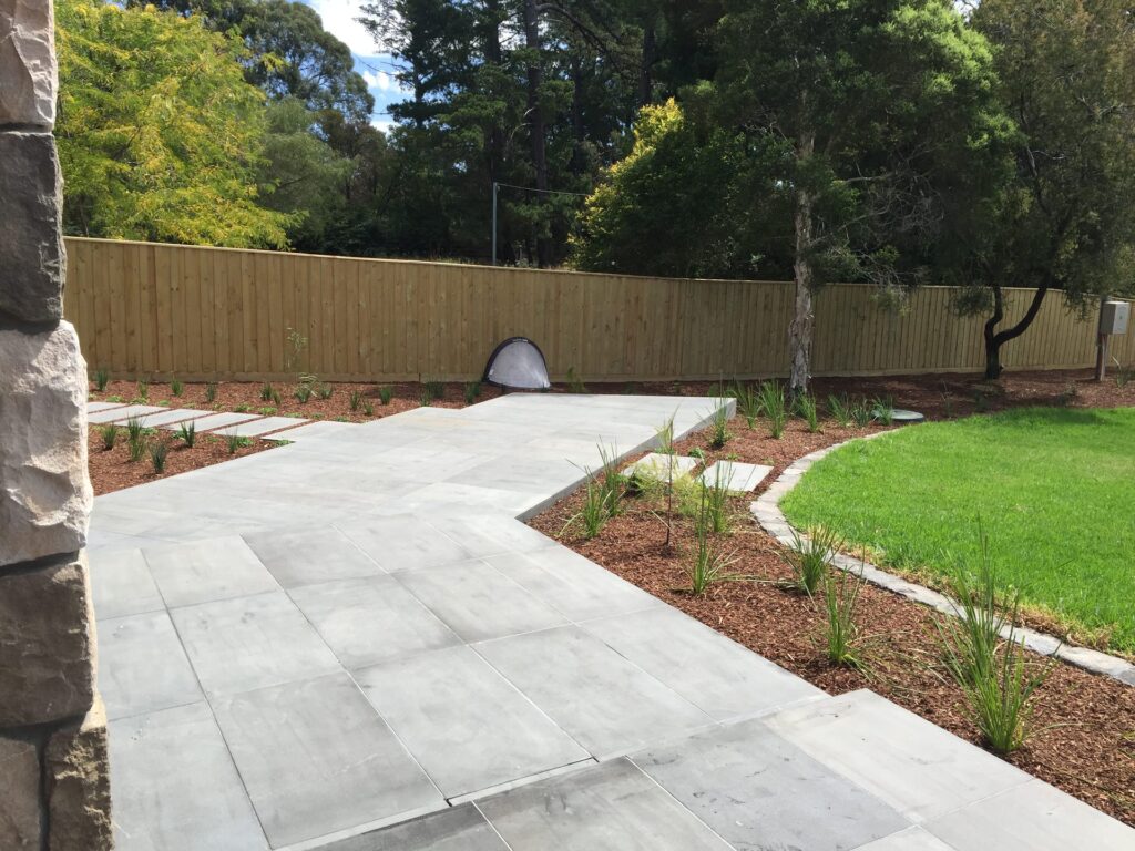 Porcelain paving entry path in Park Orchards by InEx Lifestyle Design landscapers
