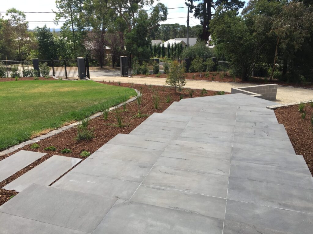 Porcelain paving entry path in Park Orchards by InEx Lifestyle Design landscapers